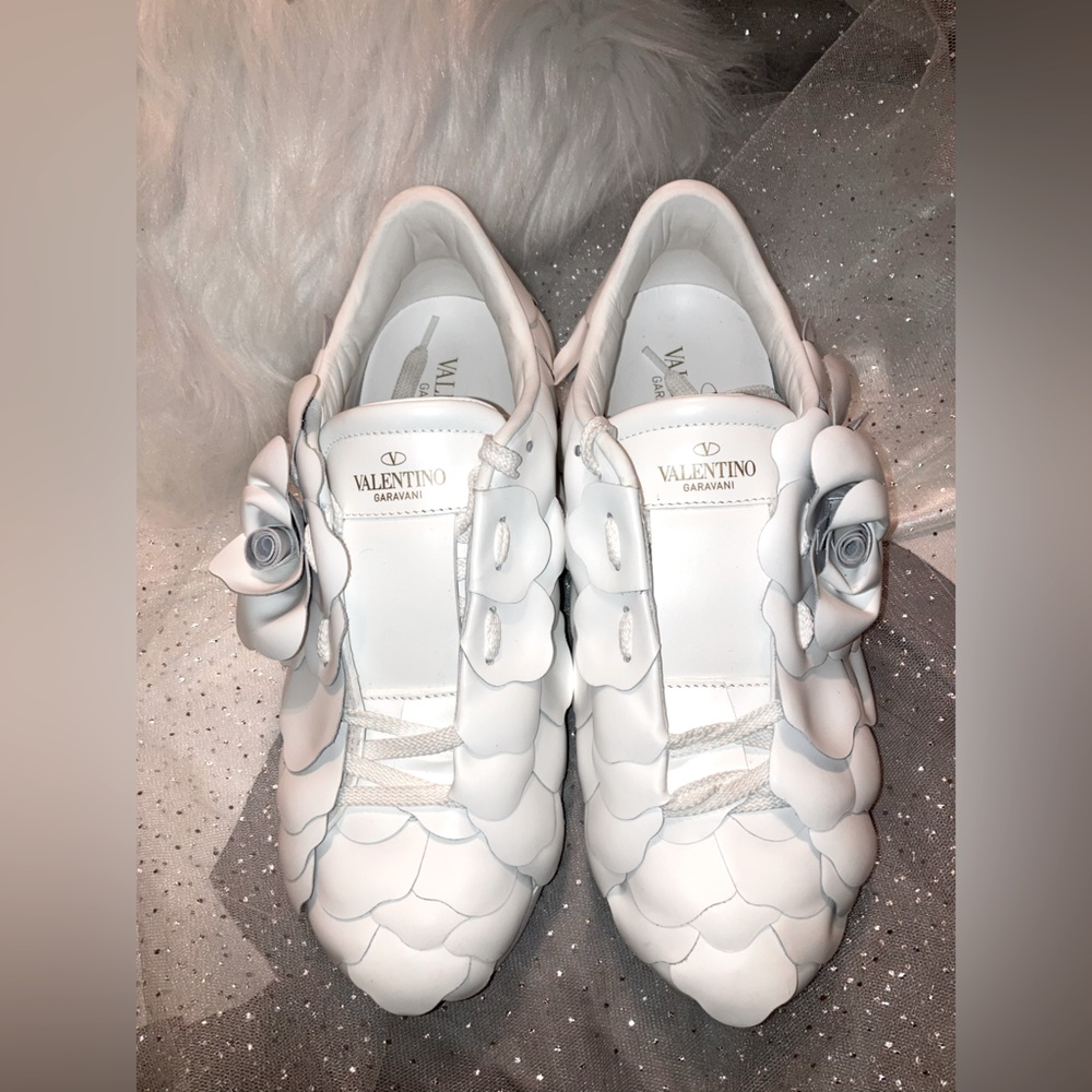VALENTINO GARAVANI
Floral Leather Sneakers